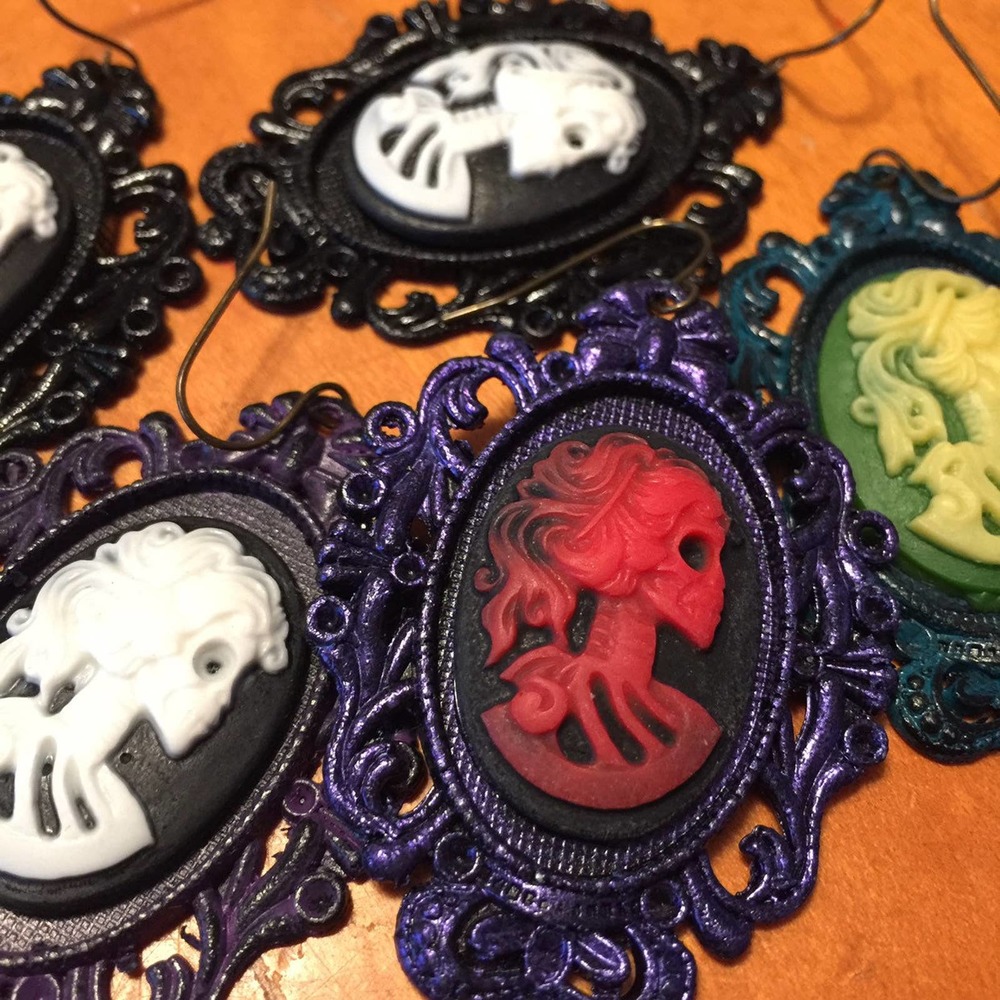 Handmade gothic lolita skull purple earrings - Picture 7 of 10